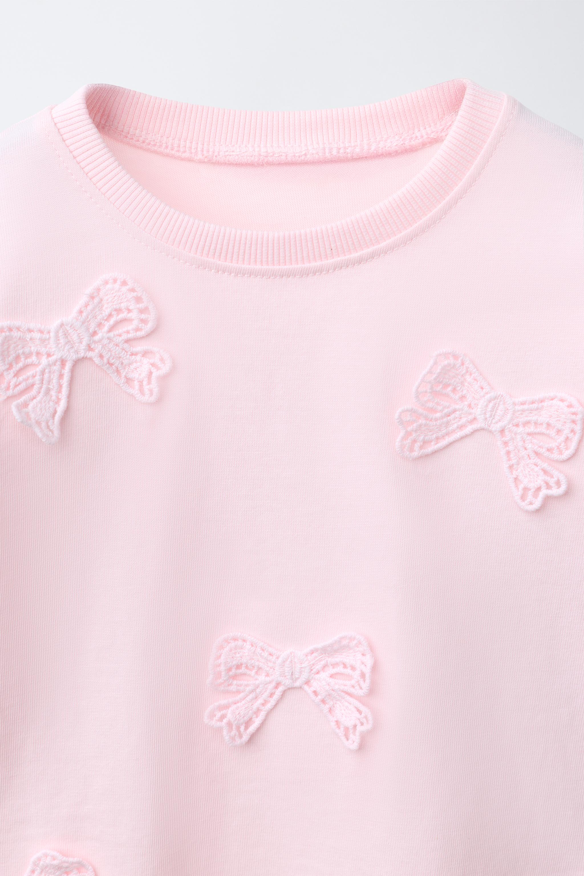 CROCHET BOW T-SHIRT